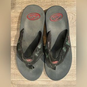 Reef Men’s Fanning Sandals w/ bottle opener
Size 10
